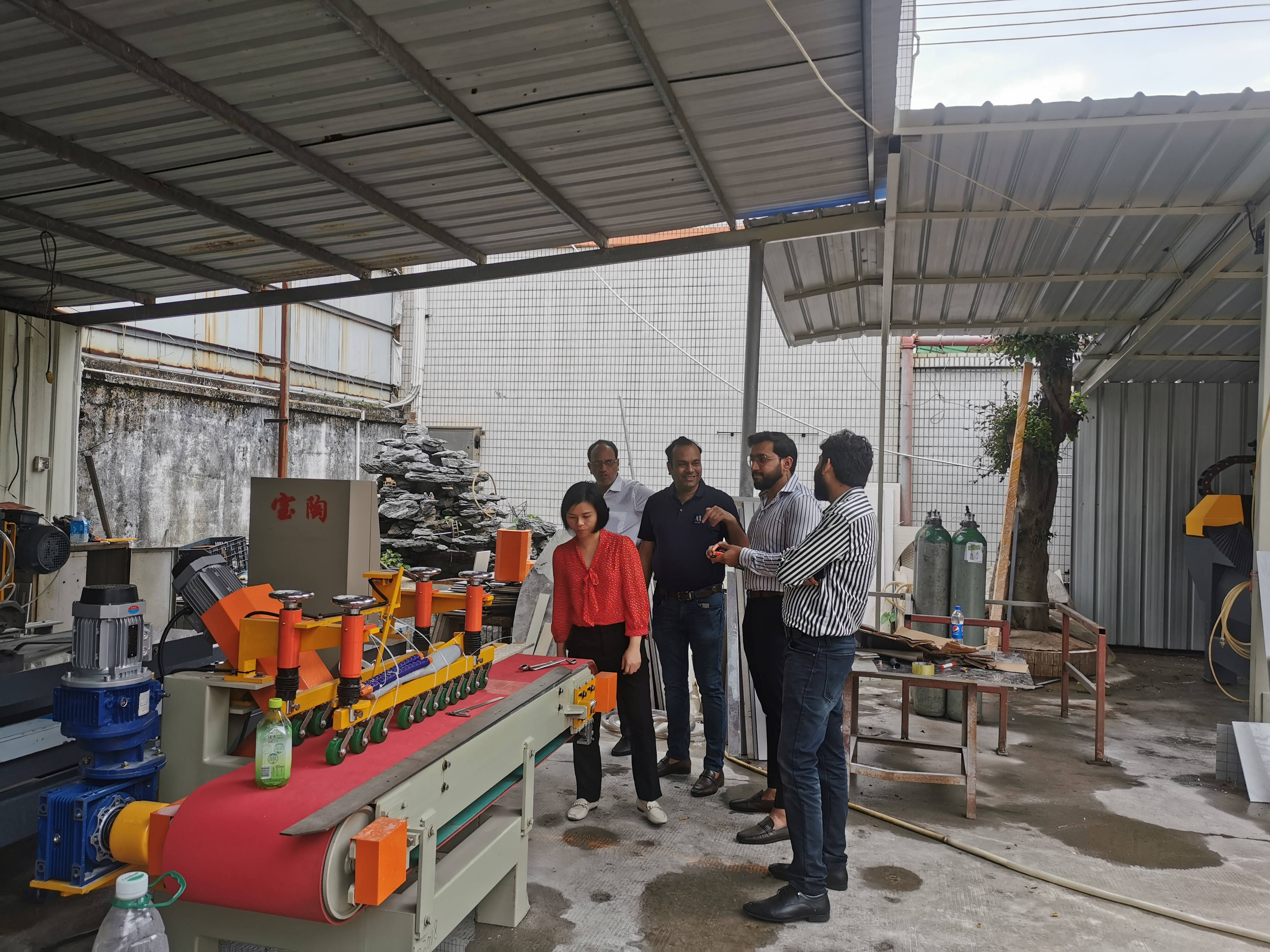 foreign customers came to our factory for a field visit.