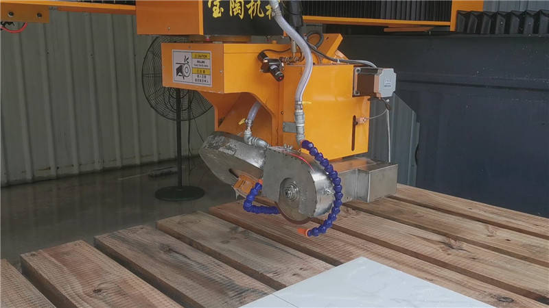 Blade can tilt 45° automtically for chamfering cutting