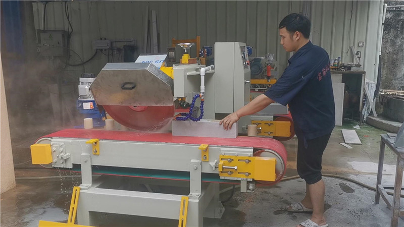 Foam brick utting machine